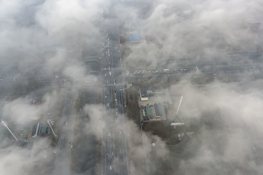 航拍云雾中的天津