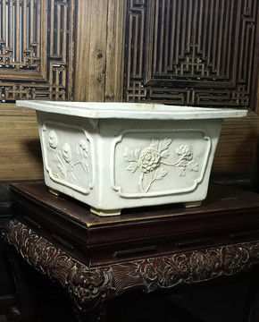 清早期德化窑白瓷堆塑四方花盆