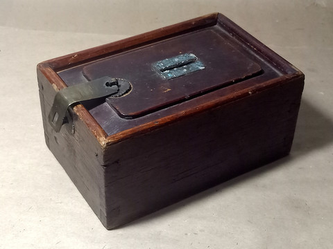 清代楠木储蓄箱盖盒小钱箱