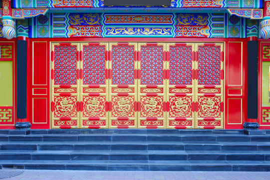 中式木雕红色大门