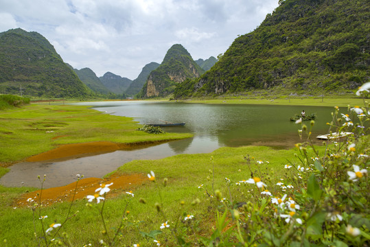 湖泊水库平静湖面