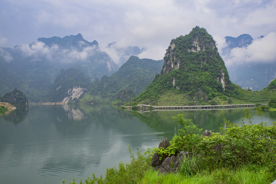 湖泊山水风景如画