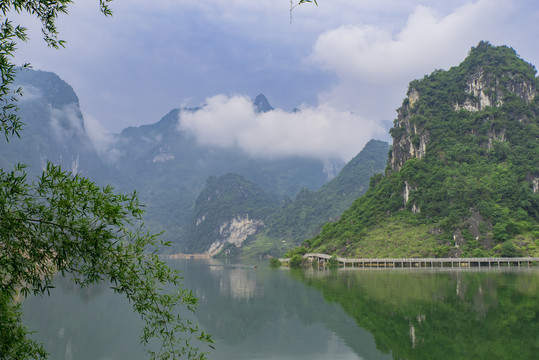 青山云雾自然风景