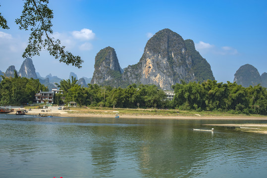 蓝天白云桂林山水河流水面