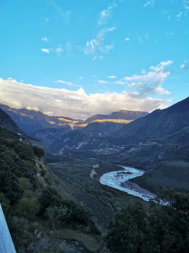 雅鲁藏布大峡谷