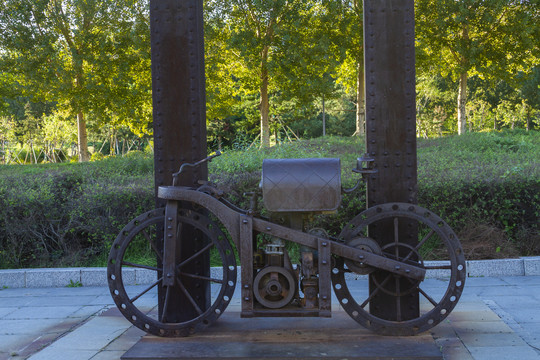 老式自行车雕塑