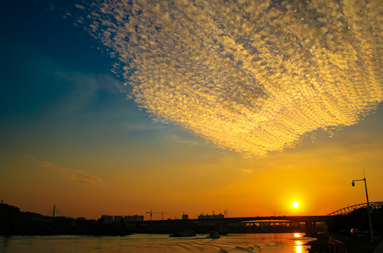 江边落日夕阳黄昏