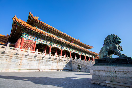 北京故宫太和门及门口的石狮子