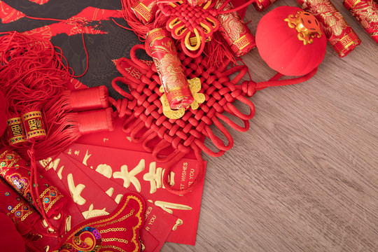 中国春节的各种挂饰和红包