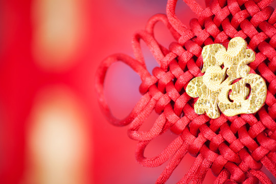 一个红色的中国传统挂饰中国结