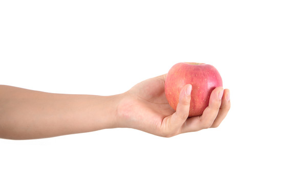 一只手里拿着一个苹果