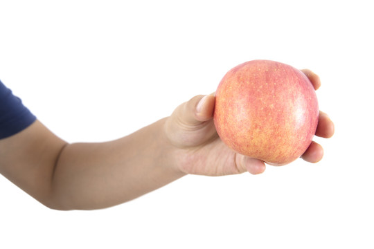 一只手里拿着一个苹果