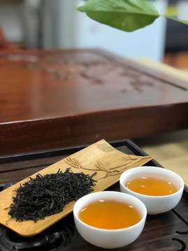 金骏眉茶水特写