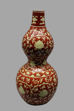 黄地矾红彩锥拱缠枝莲纹葫芦瓶