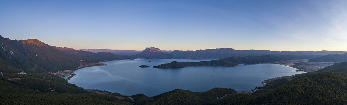 云南丽江泸沽湖全景图