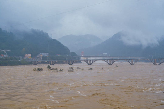 雨中汉江