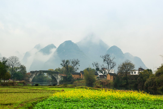 桂林山水阳朔遇龙桥