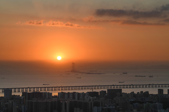 海面上壮丽的日落