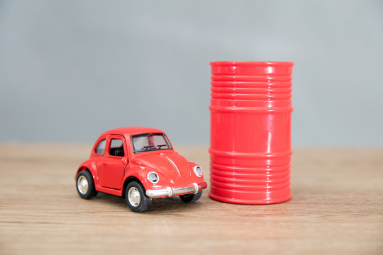 油桶和汽车模型