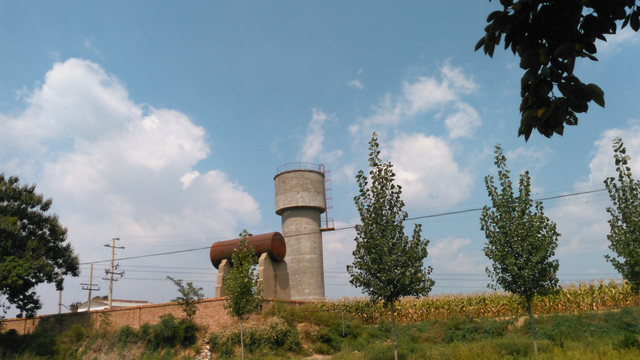 田野水塔
