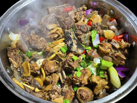 干锅啤酒鸭