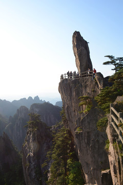 黄山飞来石