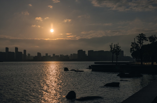 尹山湖日出