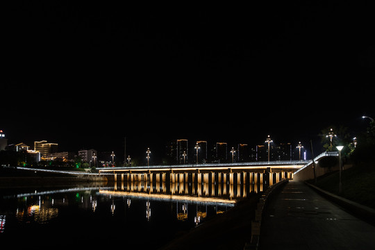 网红桥夜景全貌