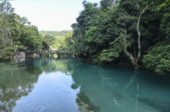 山水风光清澈湖水