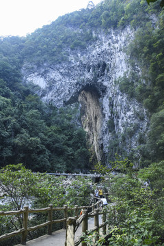 高山洞穴