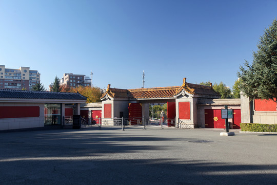 院墙大门