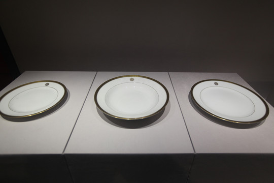 长春伪满洲国皇宫餐具