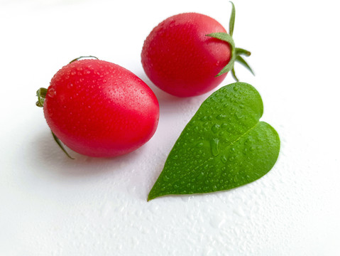 绿叶小西红柿