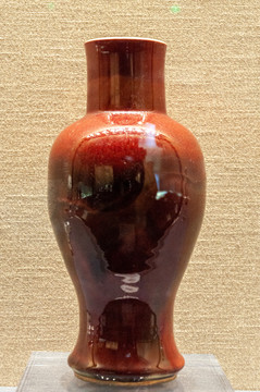 红釉瓷瓶贵州博物馆