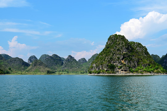 航拍广西靖西的水上喀斯特美景