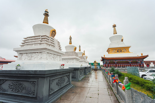 寺庙白塔林藏传佛教
