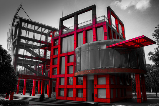 红色建筑架构
