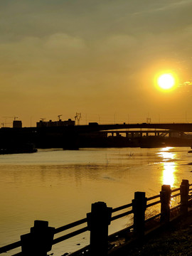 夕阳河景