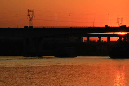 夕阳河景