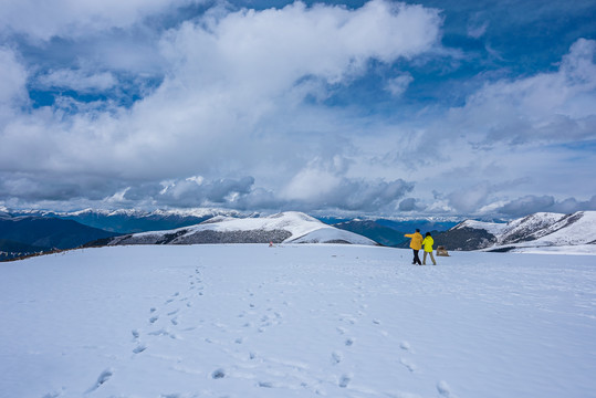 高原雪山