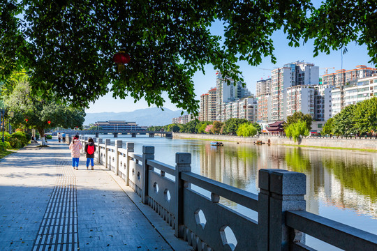 河岸休闲步道