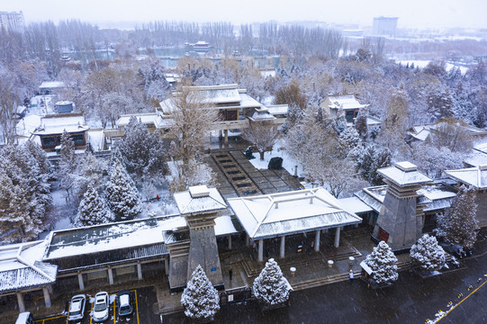 雪中西汉酒泉胜迹大门