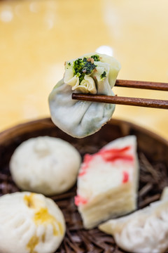 江苏扬州的传统著名小吃翡翠烧卖