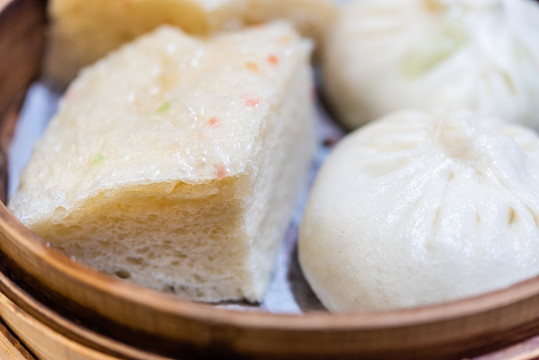 江苏扬州的传统小吃香菇青菜包