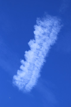 一朵白云和飞机