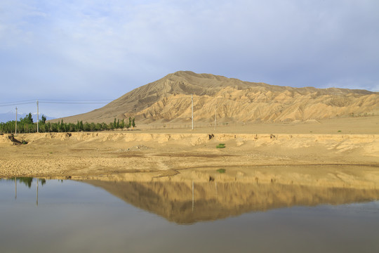 新疆独山子泥火山