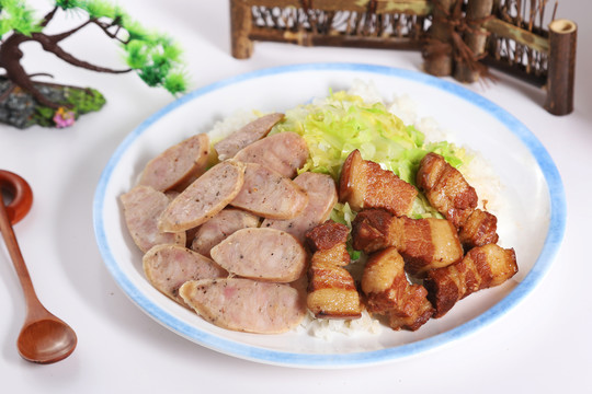 黑椒肠坛肉饭