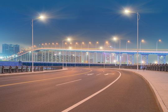 中国澳门城市桥梁建筑和公路夜景