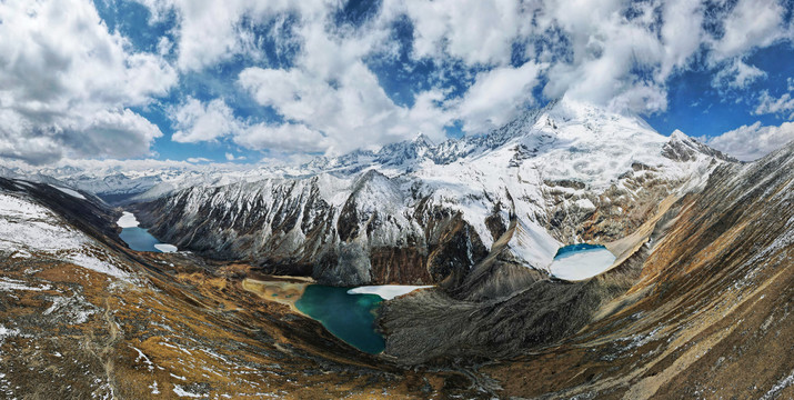 西藏山南库拉岗日雪山冰湖全景