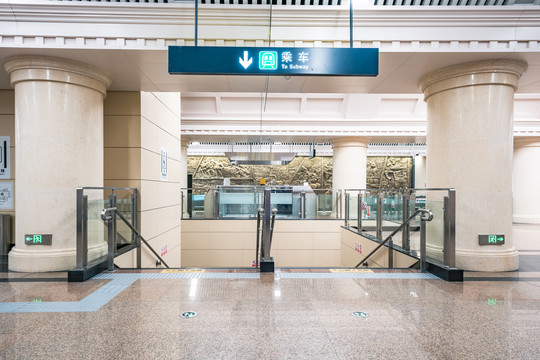 中国哈尔滨2号线地铁站内部空间